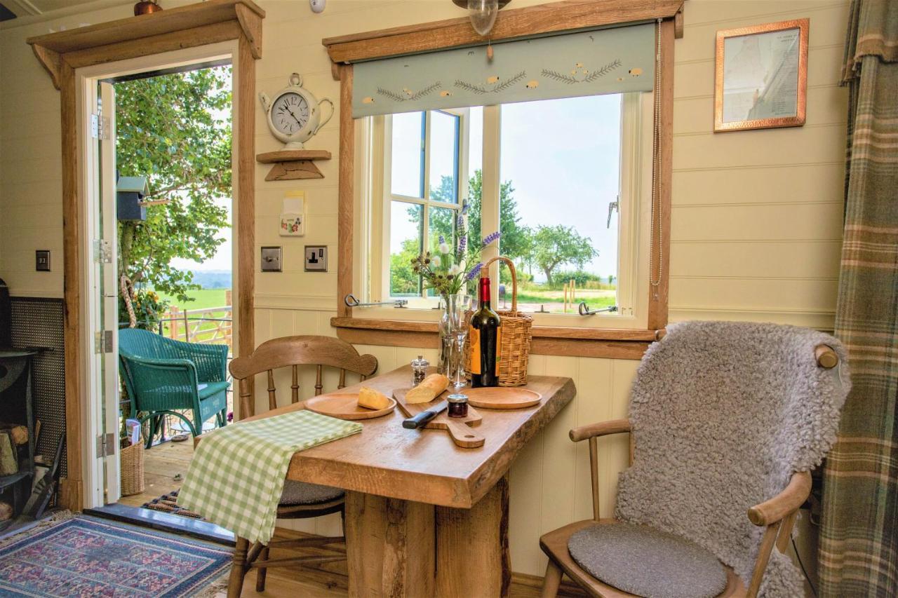 The Abberton Shepherds Hut อีฟแชม ภายนอก รูปภาพ