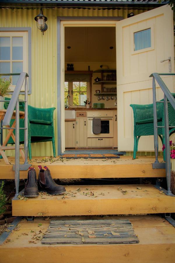 The Abberton Shepherds Hut อีฟแชม ภายนอก รูปภาพ