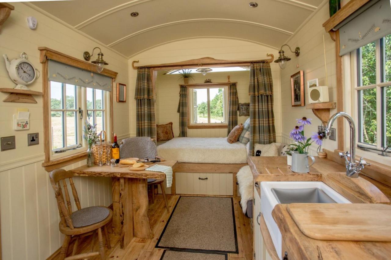 The Abberton Shepherds Hut อีฟแชม ภายนอก รูปภาพ