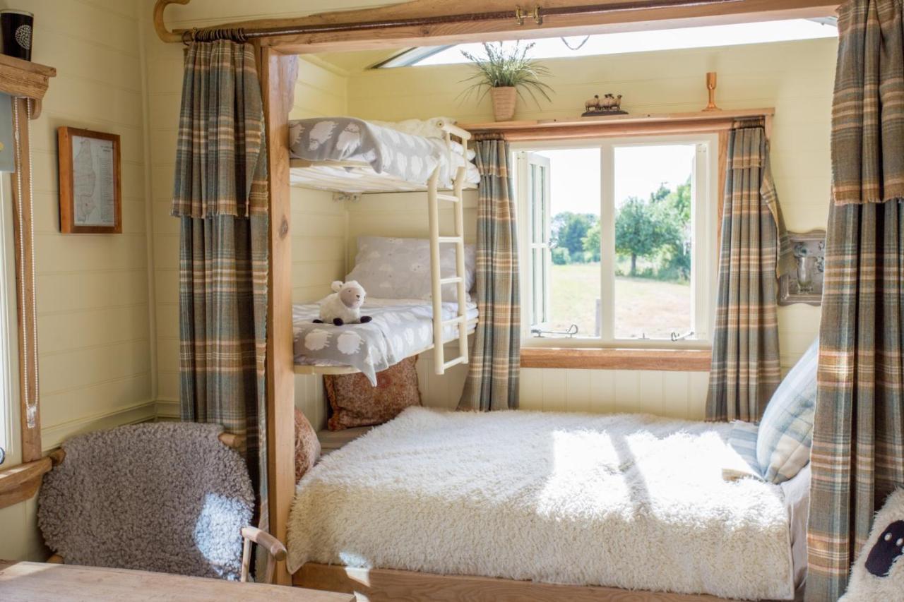 The Abberton Shepherds Hut อีฟแชม ภายนอก รูปภาพ